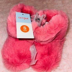 NWT Toddler slippers sz 5-6